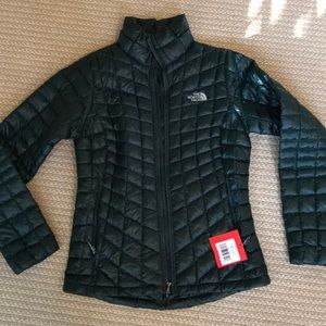 Women’s North Face Thermoball NEW Dark Gn. Small